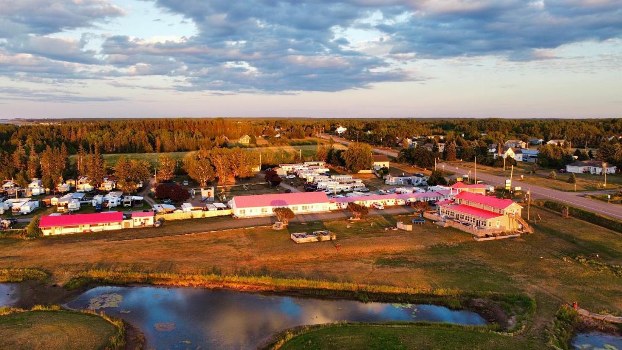 The Waterfront Motel Grand Barachois Exterior photo