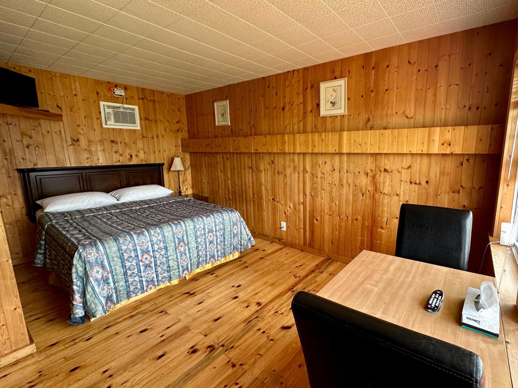The Waterfront Motel Grand Barachois Exterior photo